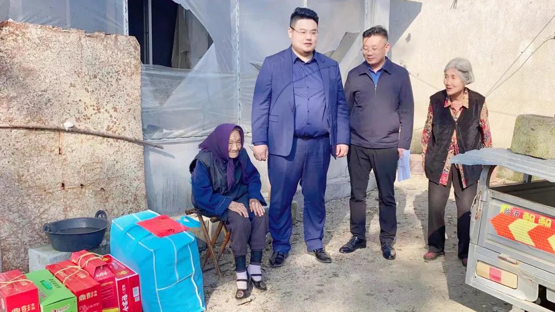 夕陽(yáng)無(wú)限好，敬老情更濃——東岳機(jī)械走訪百歲老人